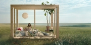 2502_FLORALFIELDS_HOME_DW_AR_DT_HERO1_MODEL_EXTD